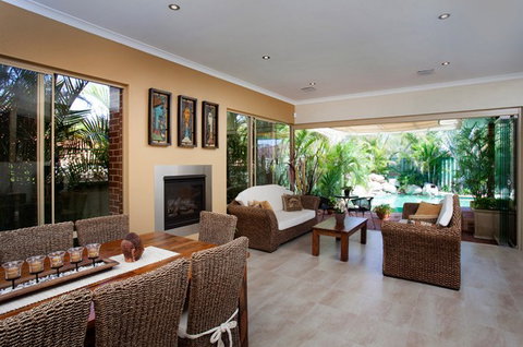 Summit Home Improvements - Builders Sunshine Coast 0